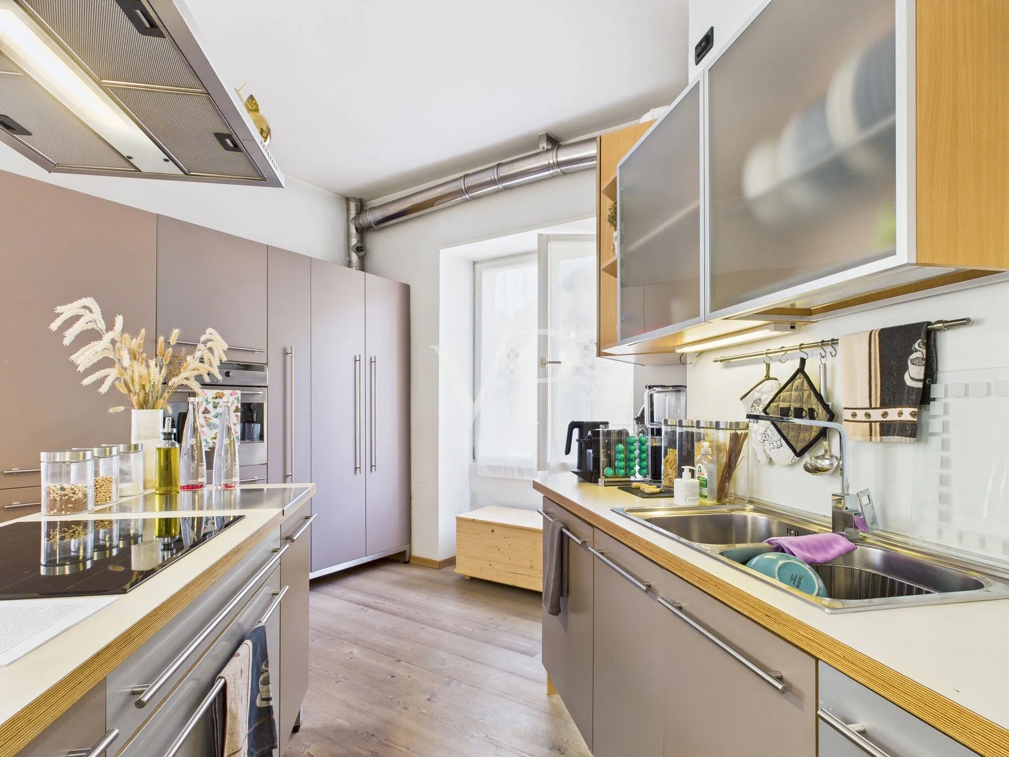 Bolzano centro: piso amueblado con plaza de aparcamiento y sótano