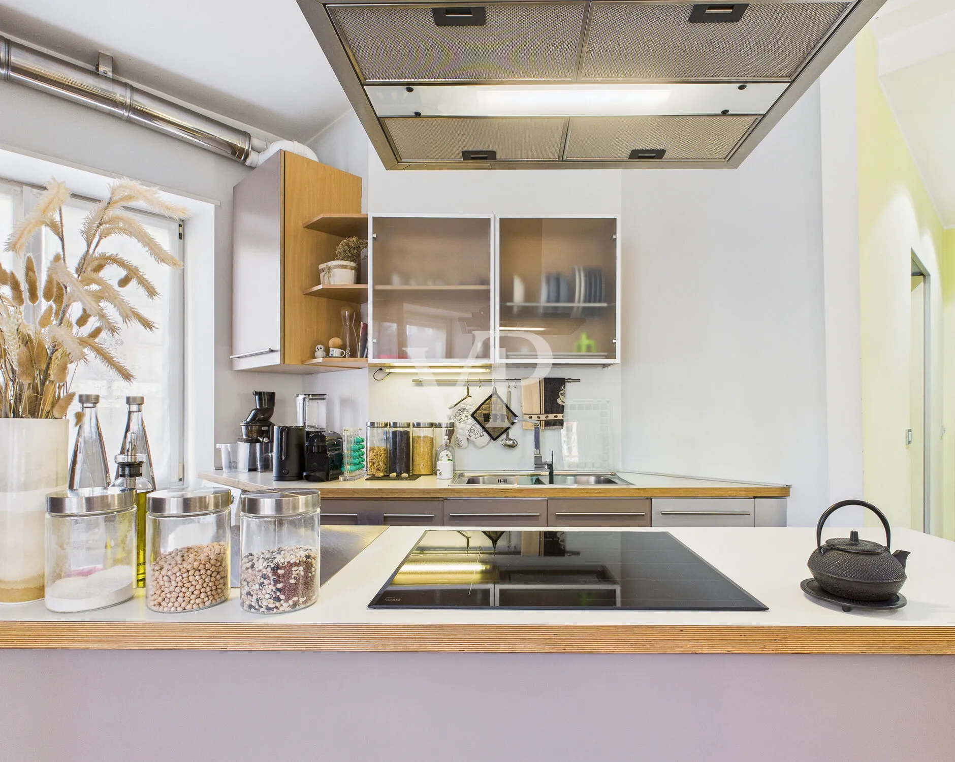 Bolzano centro: piso amueblado con plaza de aparcamiento y sótano