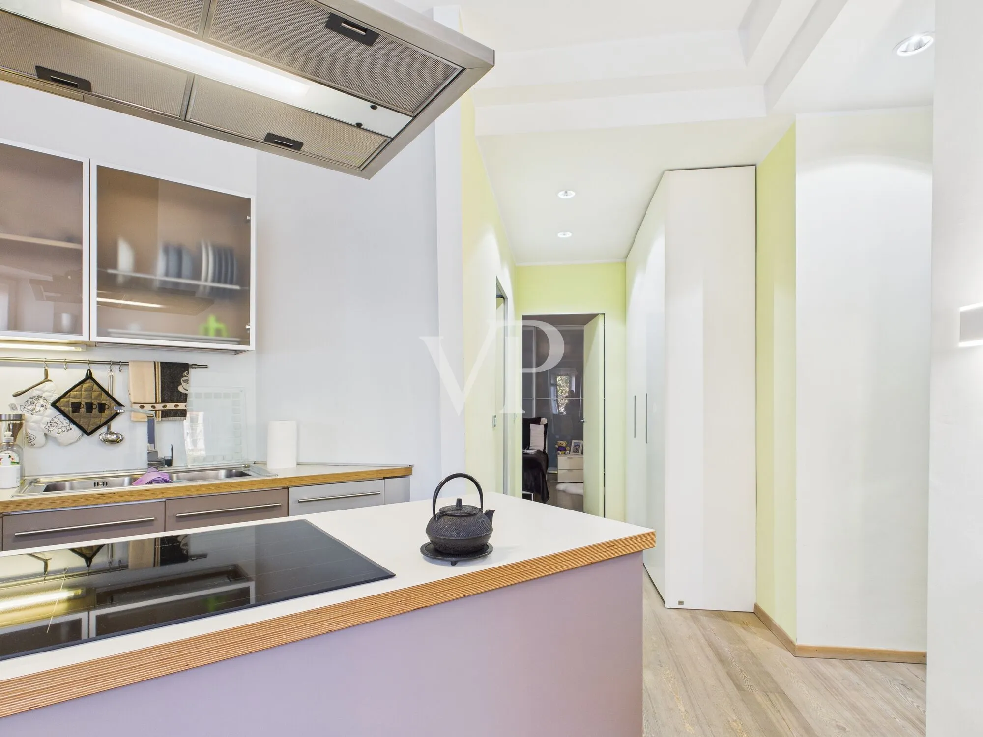 Bolzano centro: piso amueblado con plaza de aparcamiento y sótano