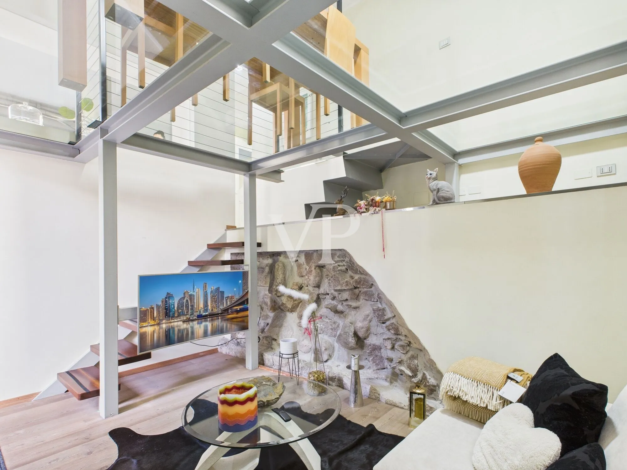 Bolzano centro: piso amueblado con plaza de aparcamiento y sótano