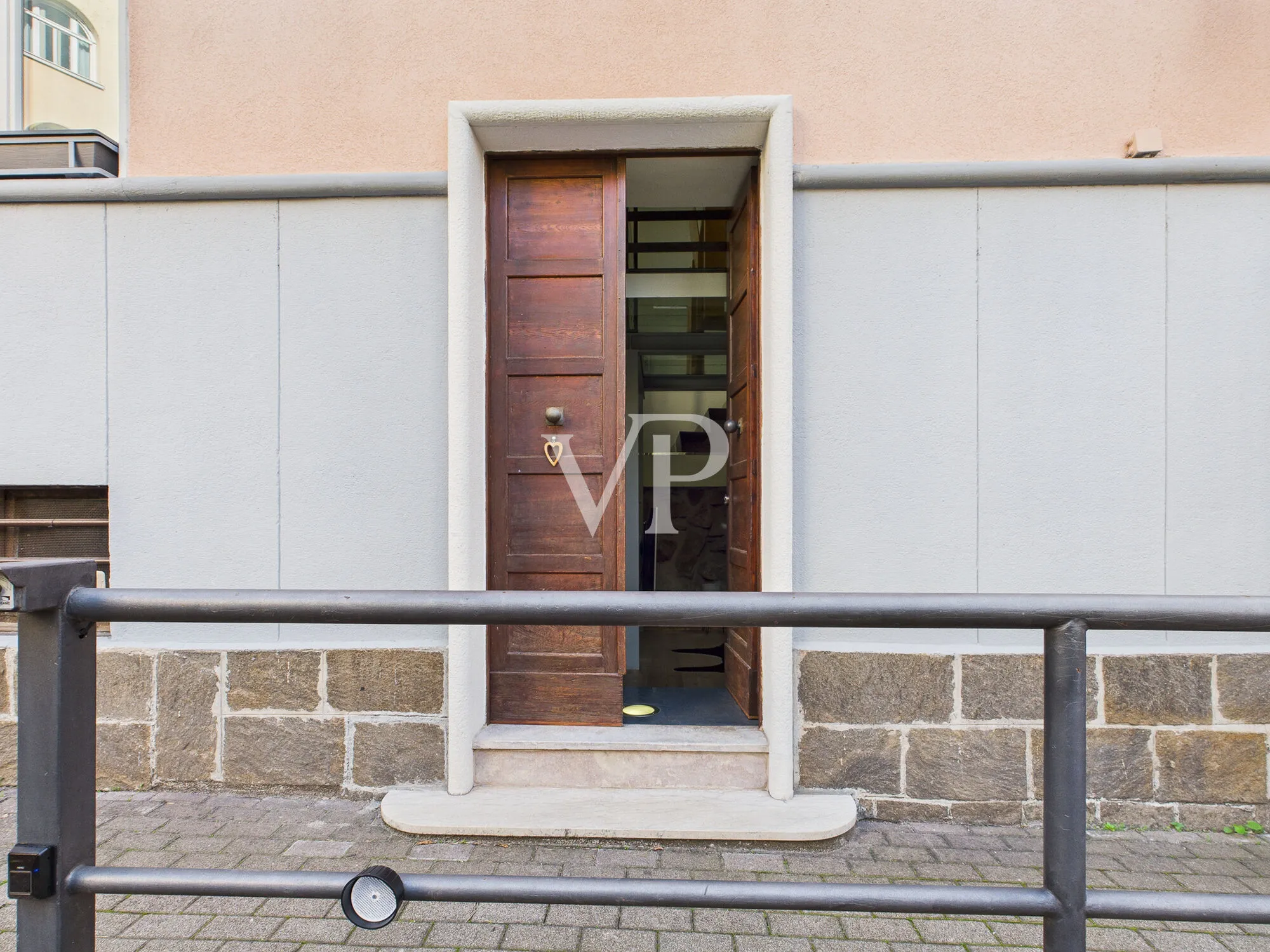 Bolzano centro: piso amueblado con plaza de aparcamiento y sótano