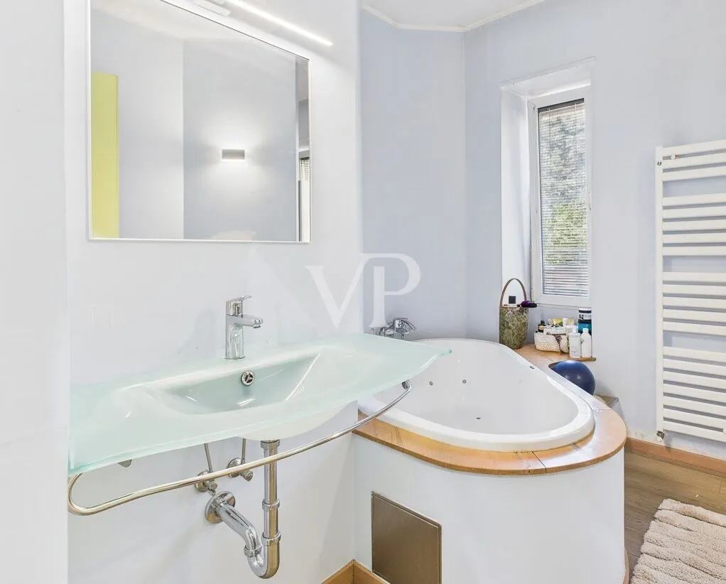 Bolzano centro: piso amueblado con plaza de aparcamiento y sótano