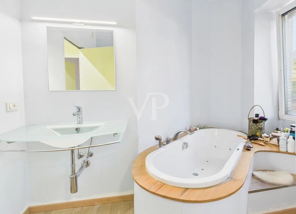 Bolzano centro: piso amueblado con plaza de aparcamiento y sótano