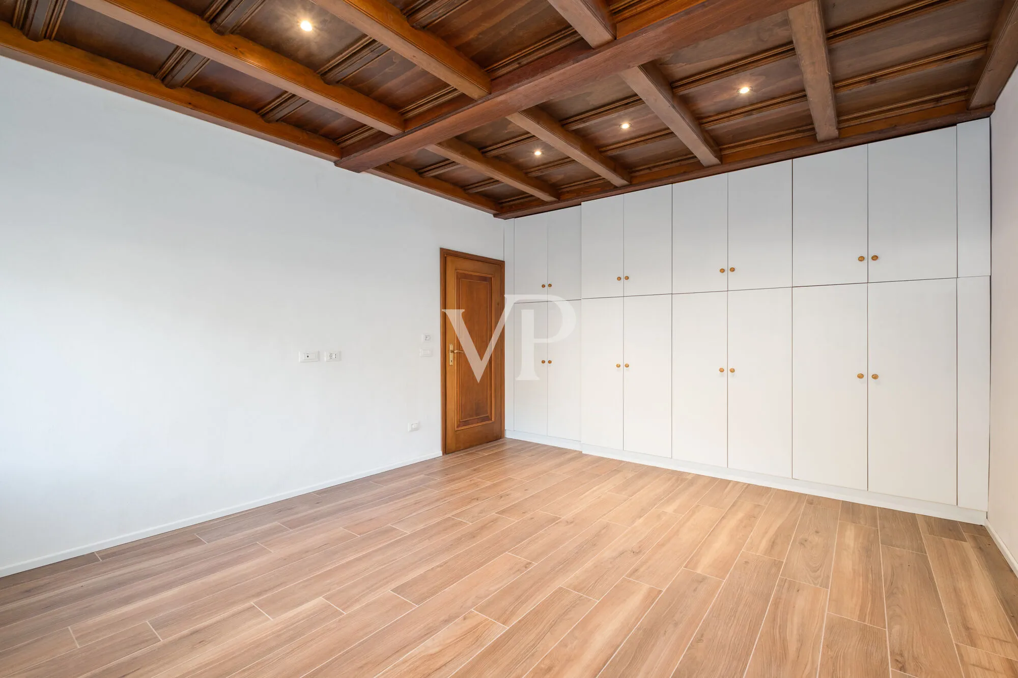 Zwei exklusive Wohneinheiten und Privatgrundstück in der Nähe der Sissi Gärten