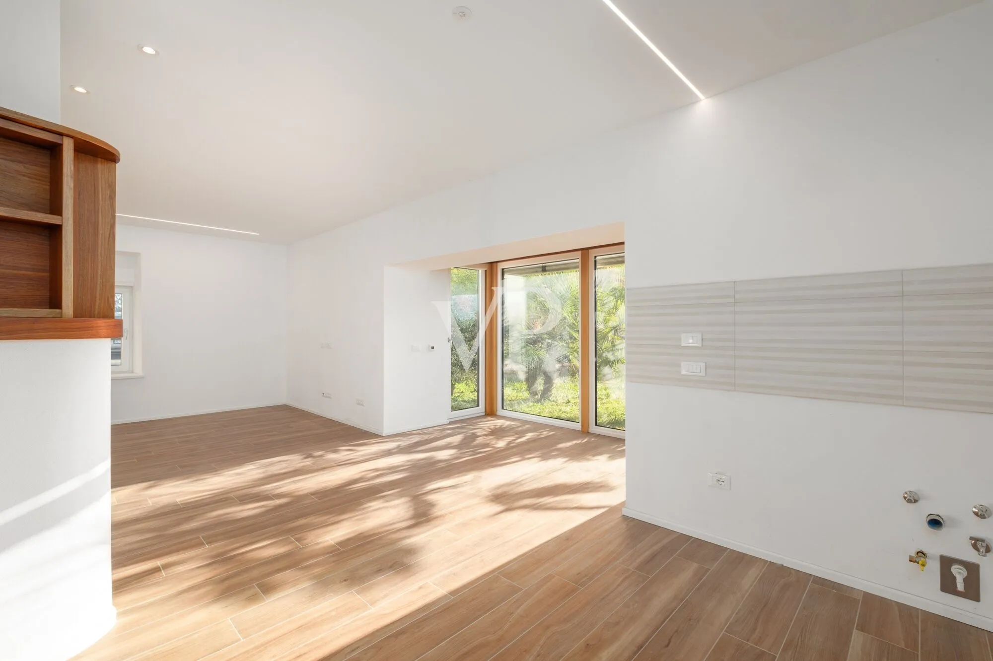 Zwei exklusive Wohneinheiten und Privatgrundstück in der Nähe der Sissi Gärten