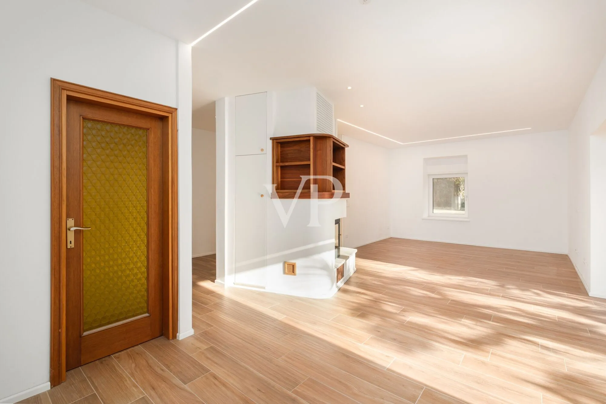 Zwei exklusive Wohneinheiten und Privatgrundstück in der Nähe der Sissi Gärten