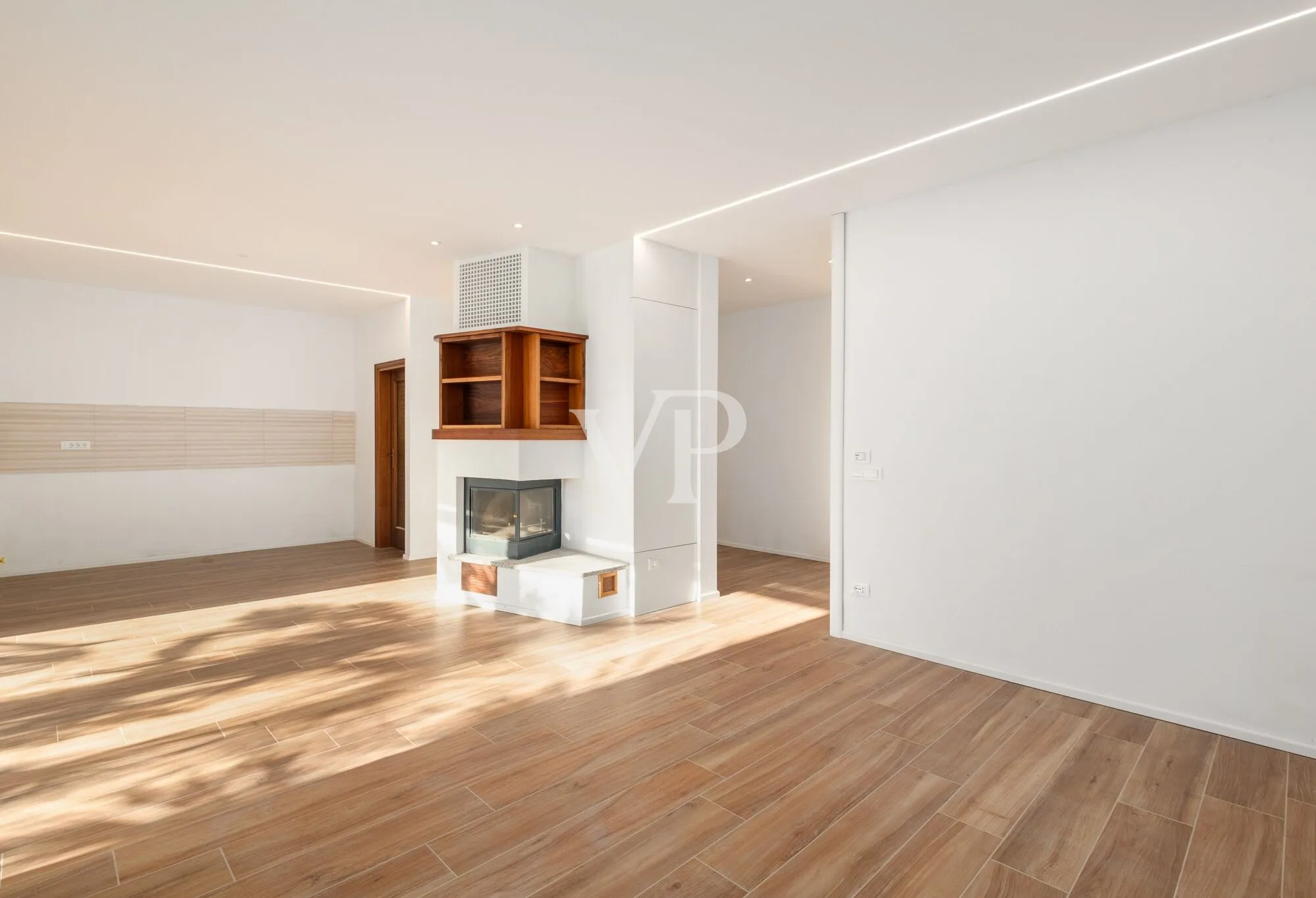 Zwei exklusive Wohneinheiten und Privatgrundstück in der Nähe der Sissi Gärten