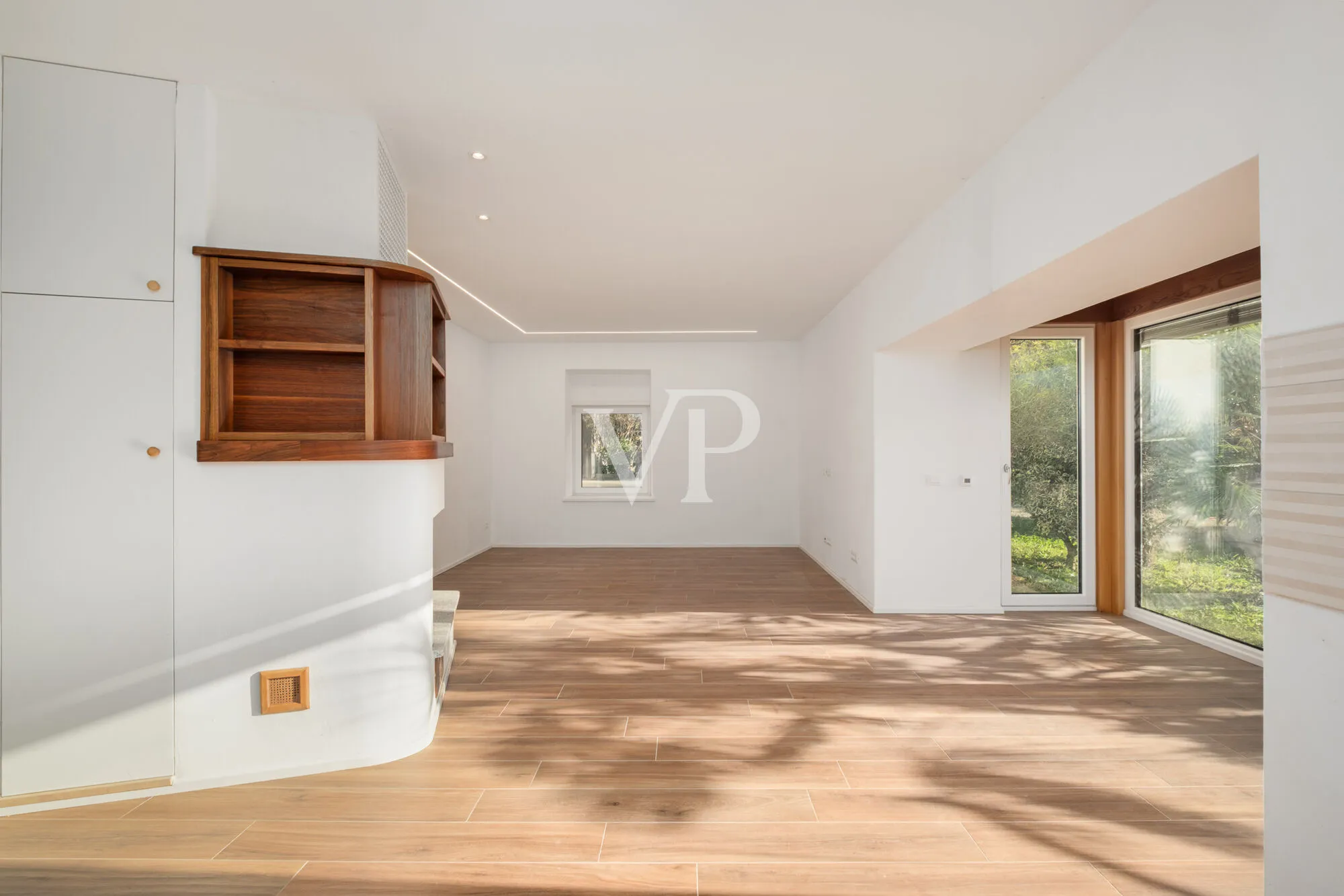 Zwei exklusive Wohneinheiten und Privatgrundstück in der Nähe der Sissi Gärten