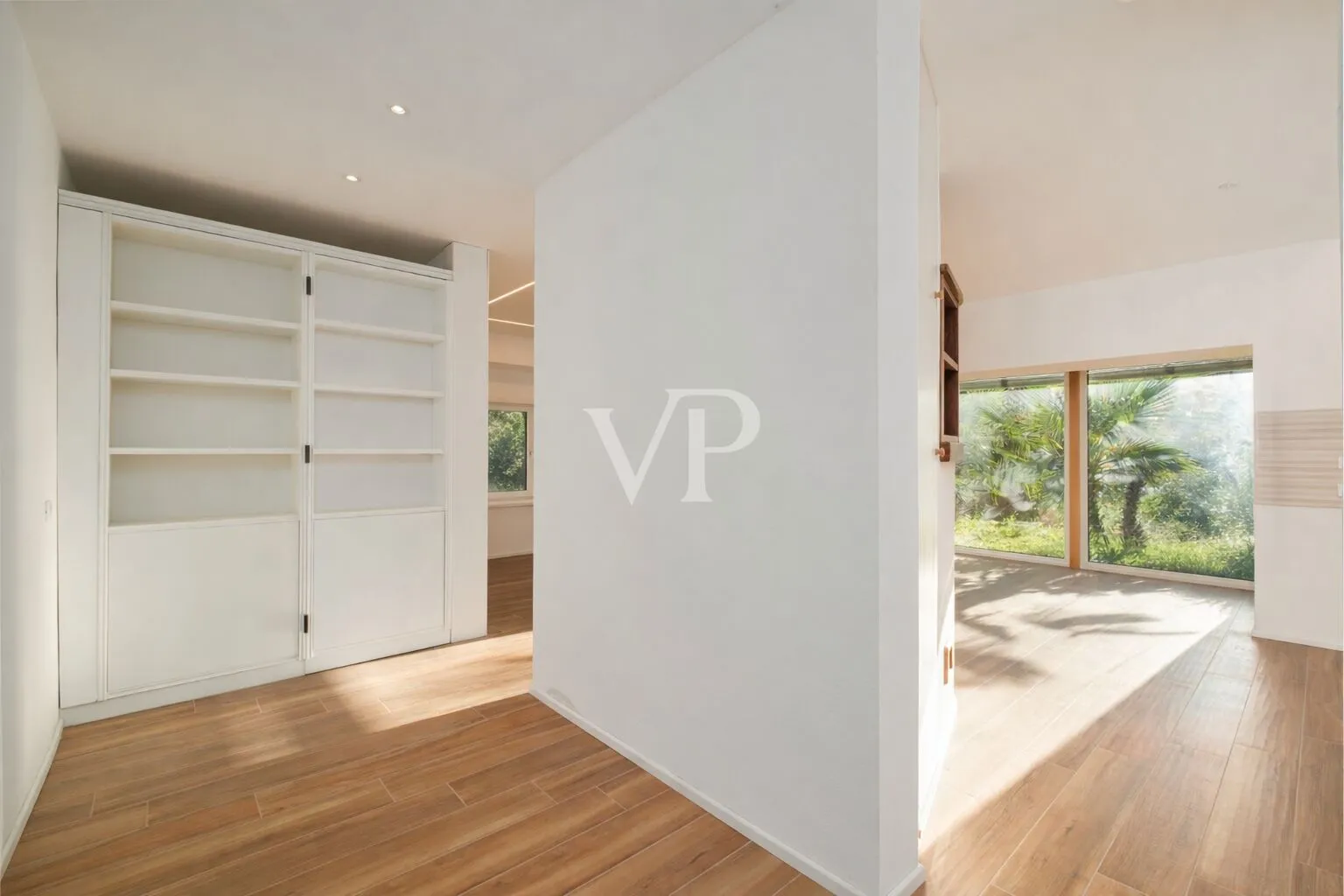 Zwei exklusive Wohneinheiten und Privatgrundstück in der Nähe der Sissi Gärten