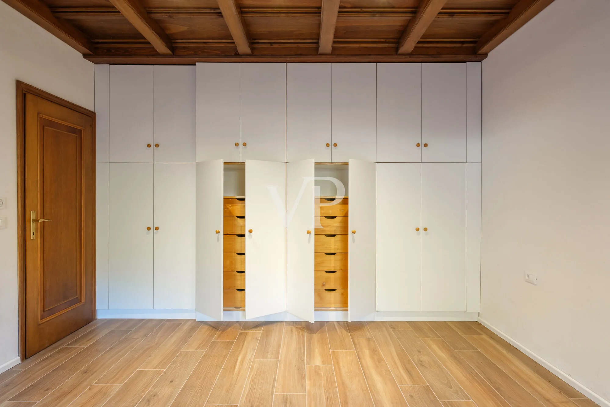 Zwei exklusive Wohneinheiten und Privatgrundstück in der Nähe der Sissi Gärten