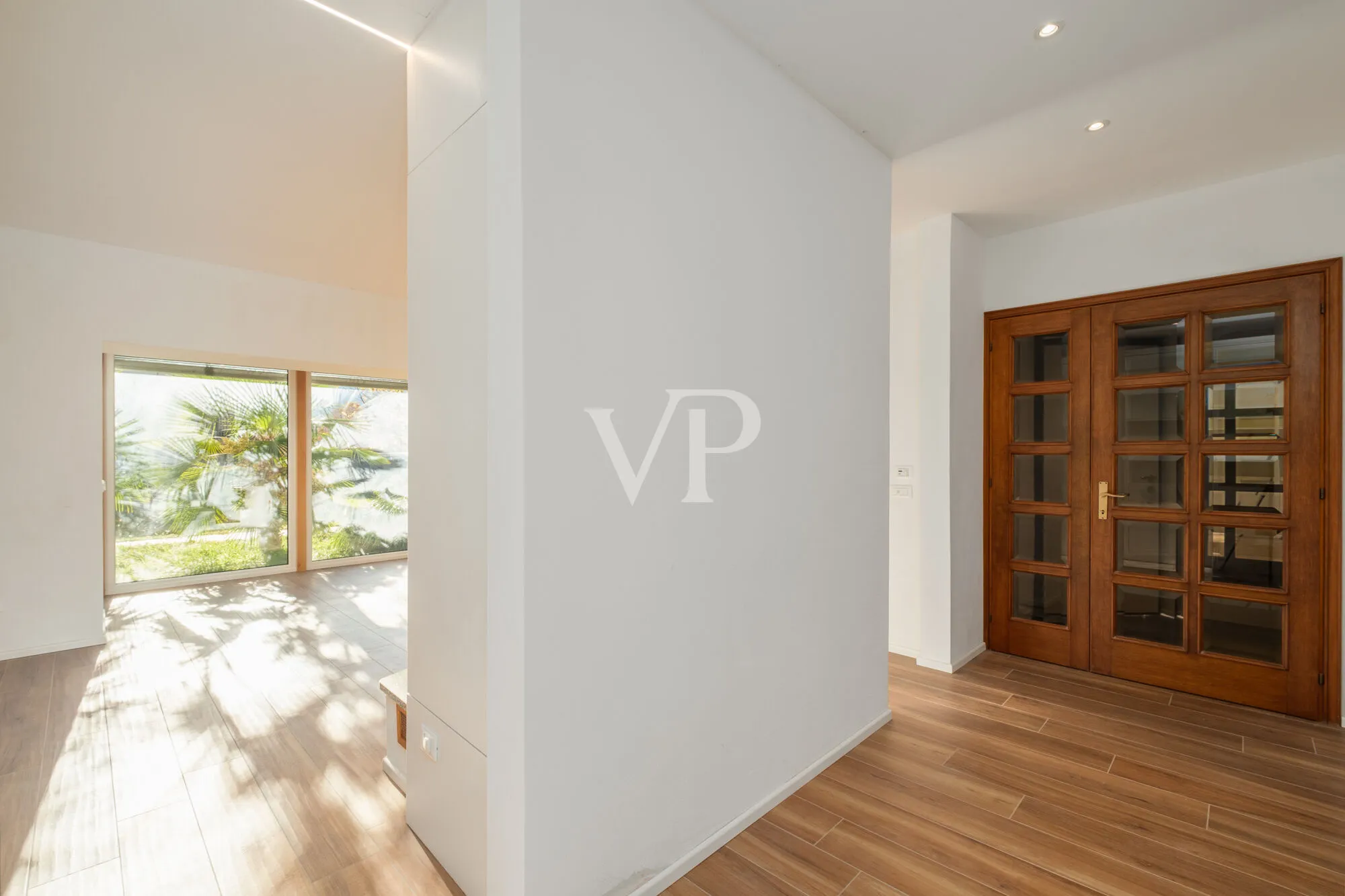 Zwei exklusive Wohneinheiten und Privatgrundstück in der Nähe der Sissi Gärten