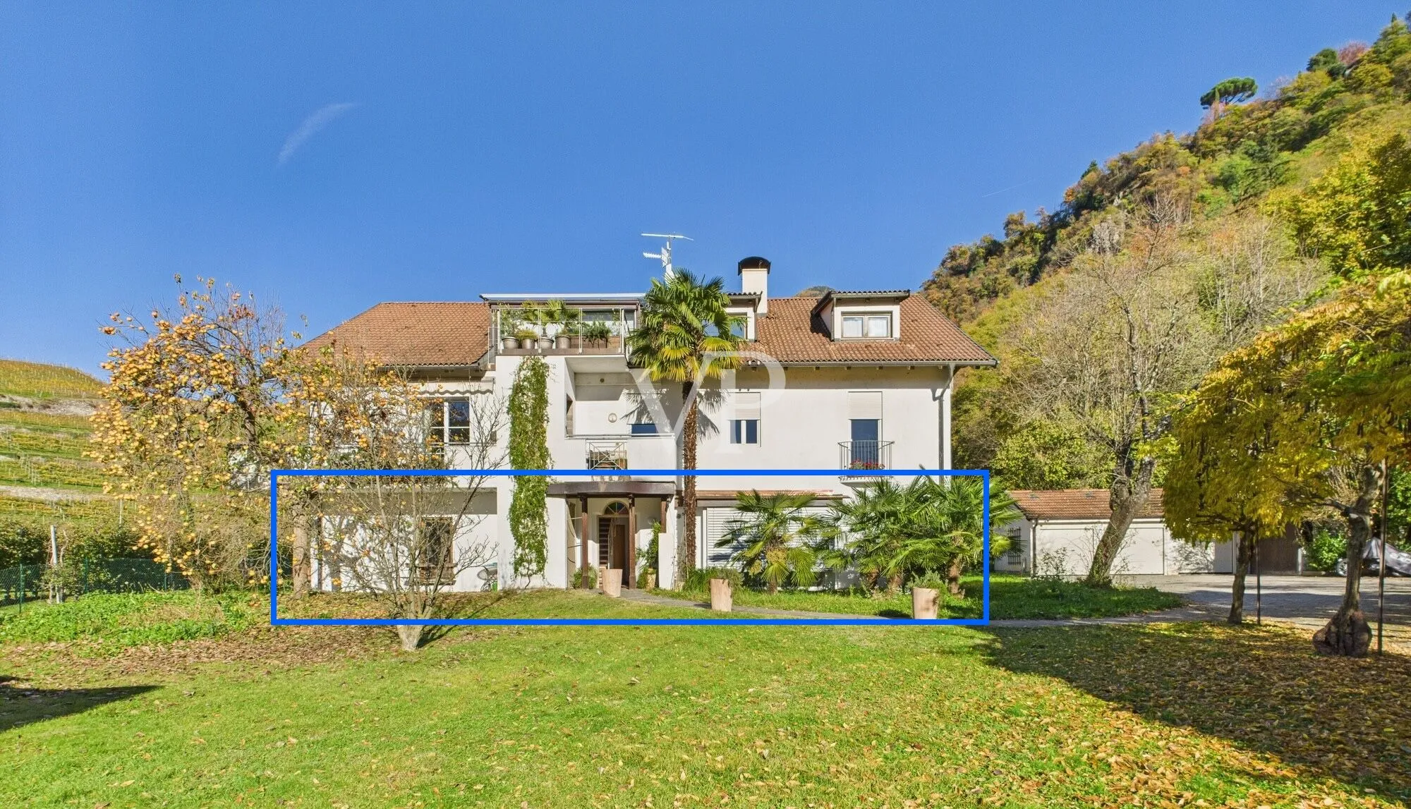 Zwei exklusive Wohneinheiten und Privatgrundstück in der Nähe der Sissi Gärten