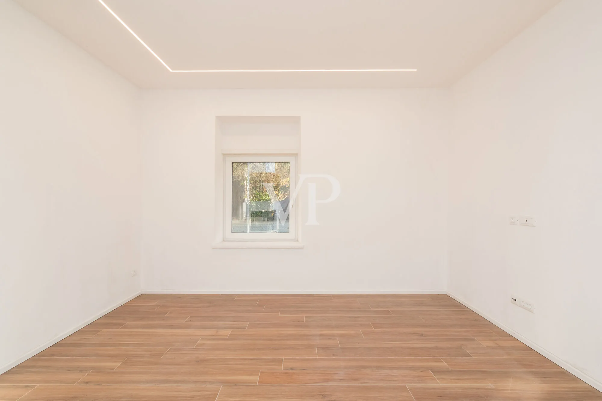 Zwei exklusive Wohneinheiten und Privatgrundstück in der Nähe der Sissi Gärten