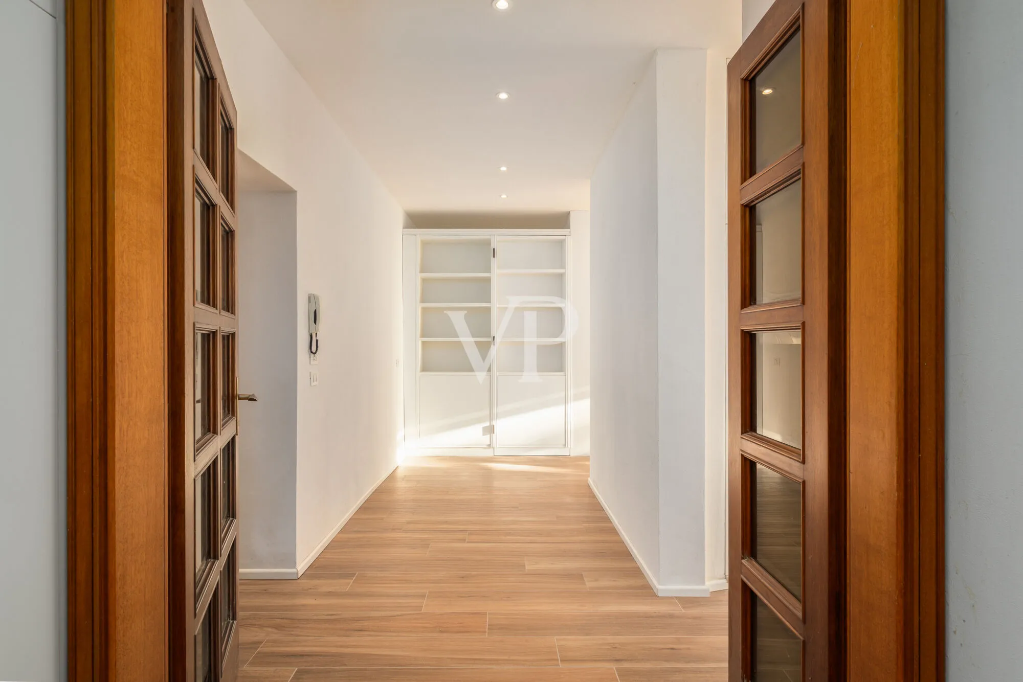 Zwei exklusive Wohneinheiten und Privatgrundstück in der Nähe der Sissi Gärten