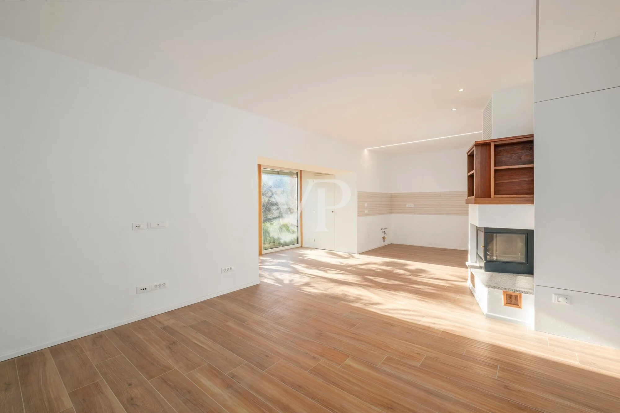 Zwei exklusive Wohneinheiten und Privatgrundstück in der Nähe der Sissi Gärten