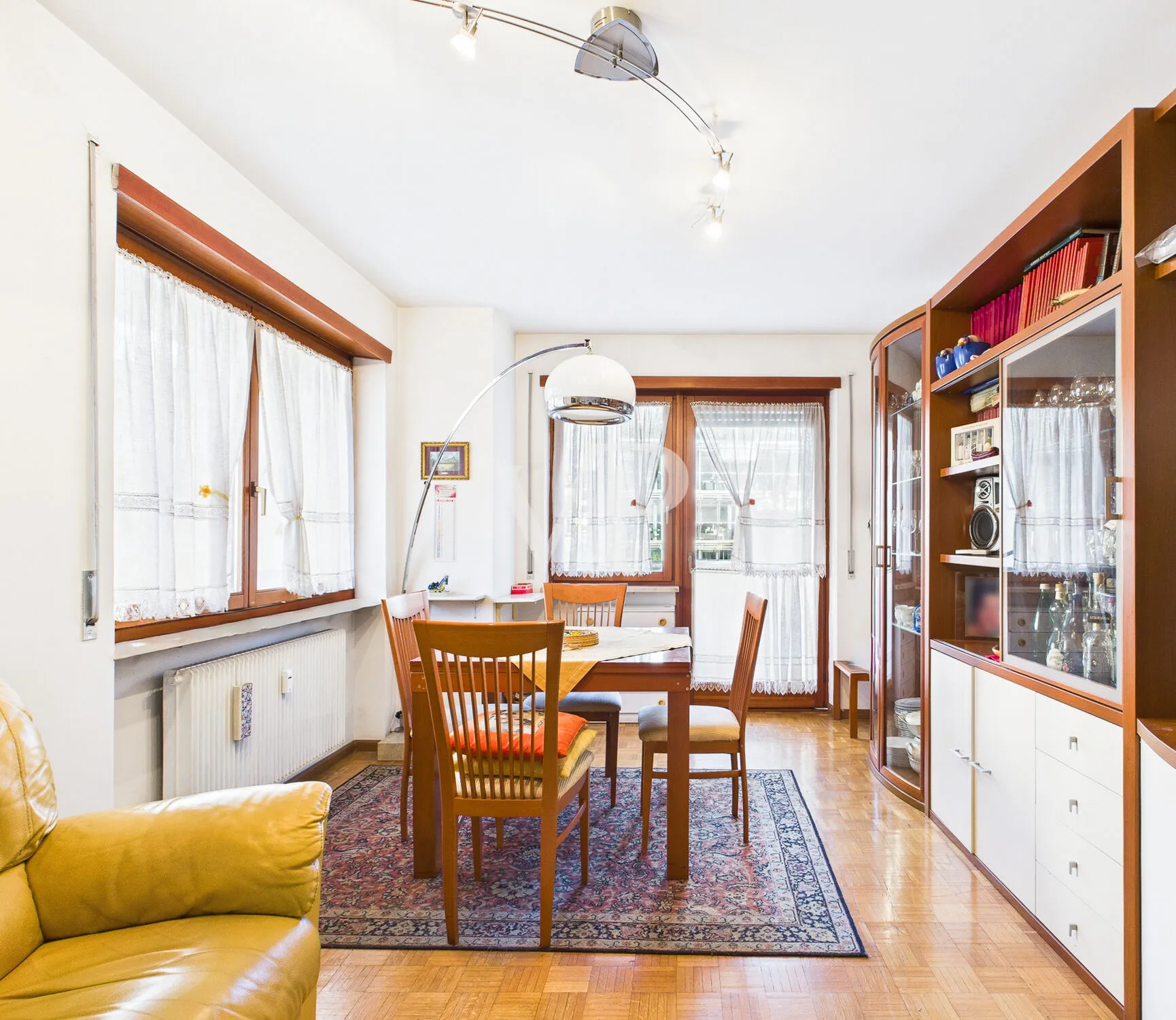 Amplio y luminoso piso de 3 habitaciones con balcón