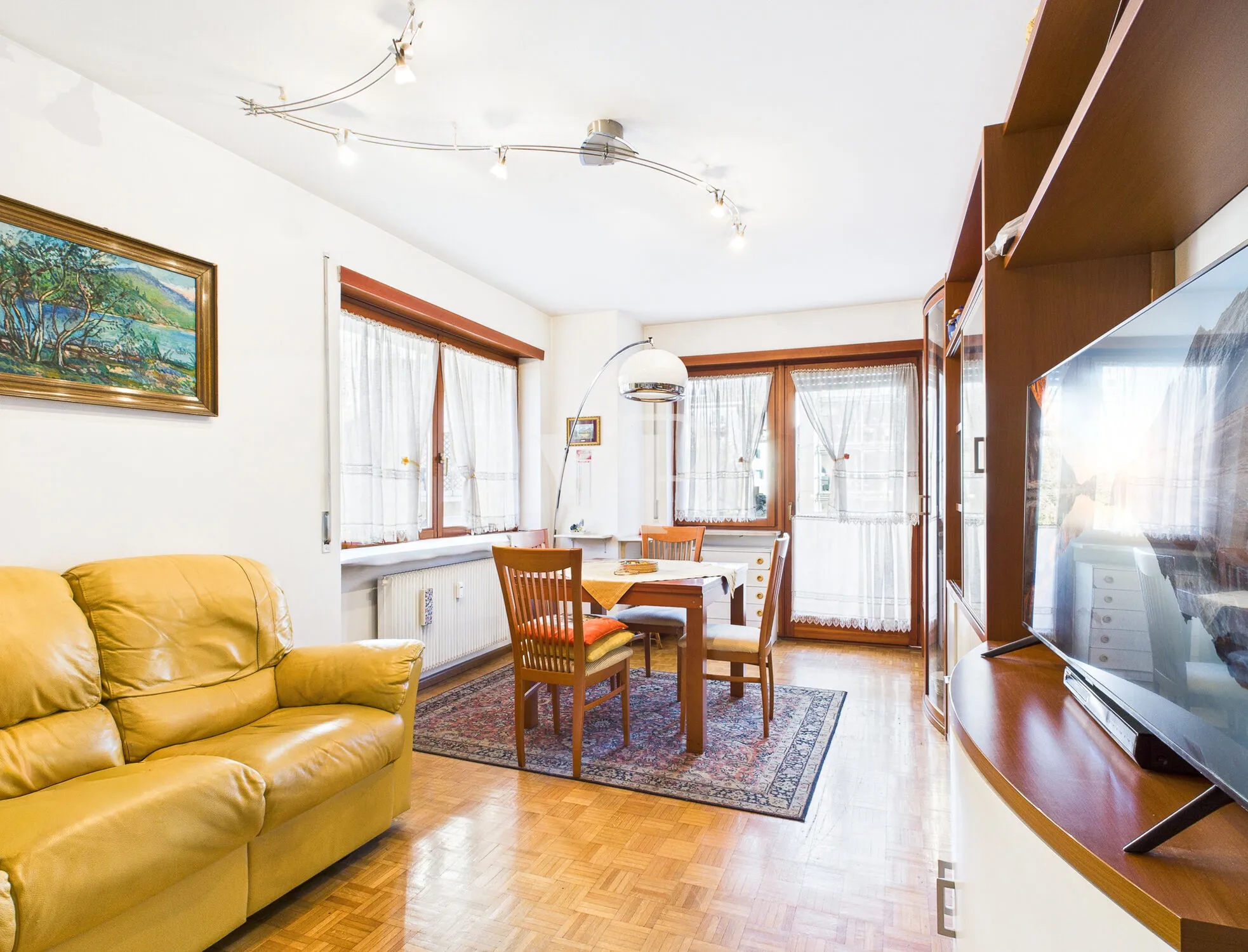 Amplio y luminoso piso de 3 habitaciones con balcón