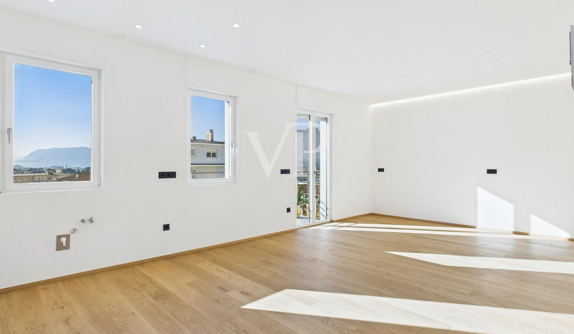 Splendido Trilocale Ristrutturato a Gries – Piano Attico con Tre Balconi