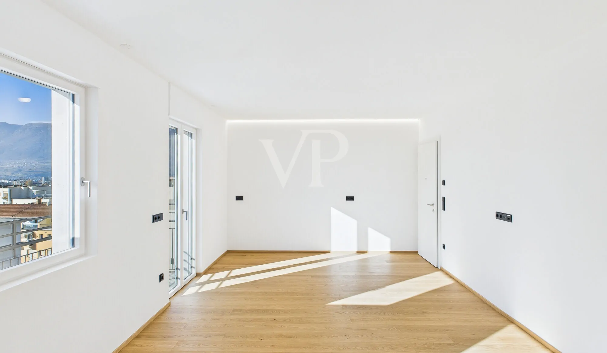 Splendido Trilocale Ristrutturato a Gries – Piano Attico con Tre Balconi