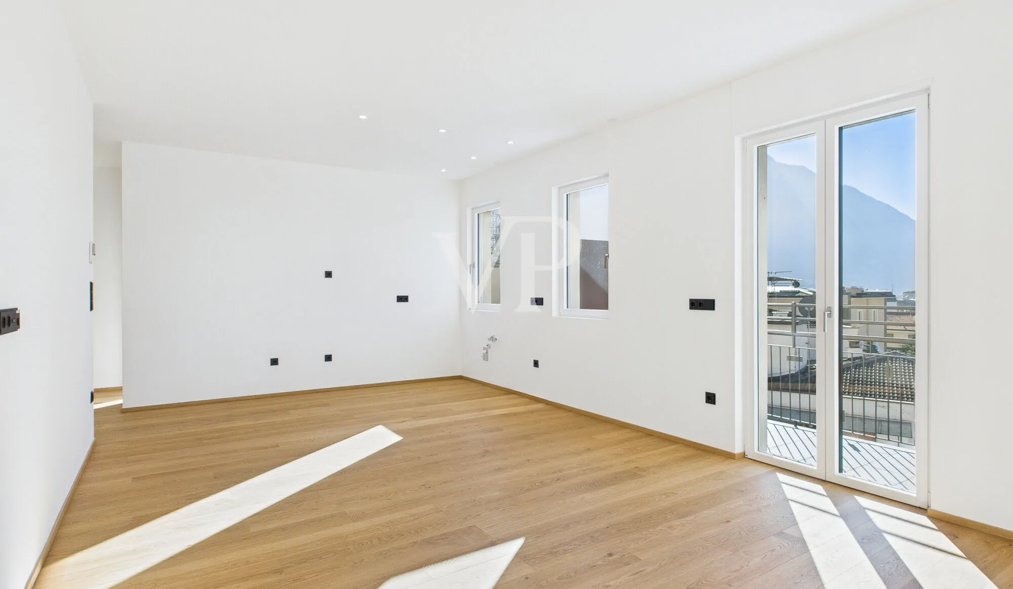 Splendido Trilocale Ristrutturato a Gries – Piano Attico con Tre Balconi