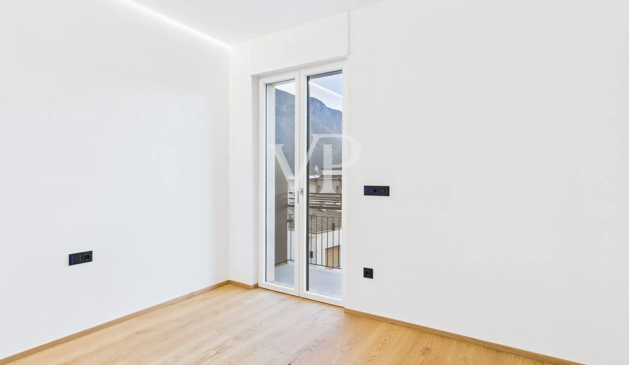 Splendido Trilocale Ristrutturato a Gries – Piano Attico con Tre Balconi