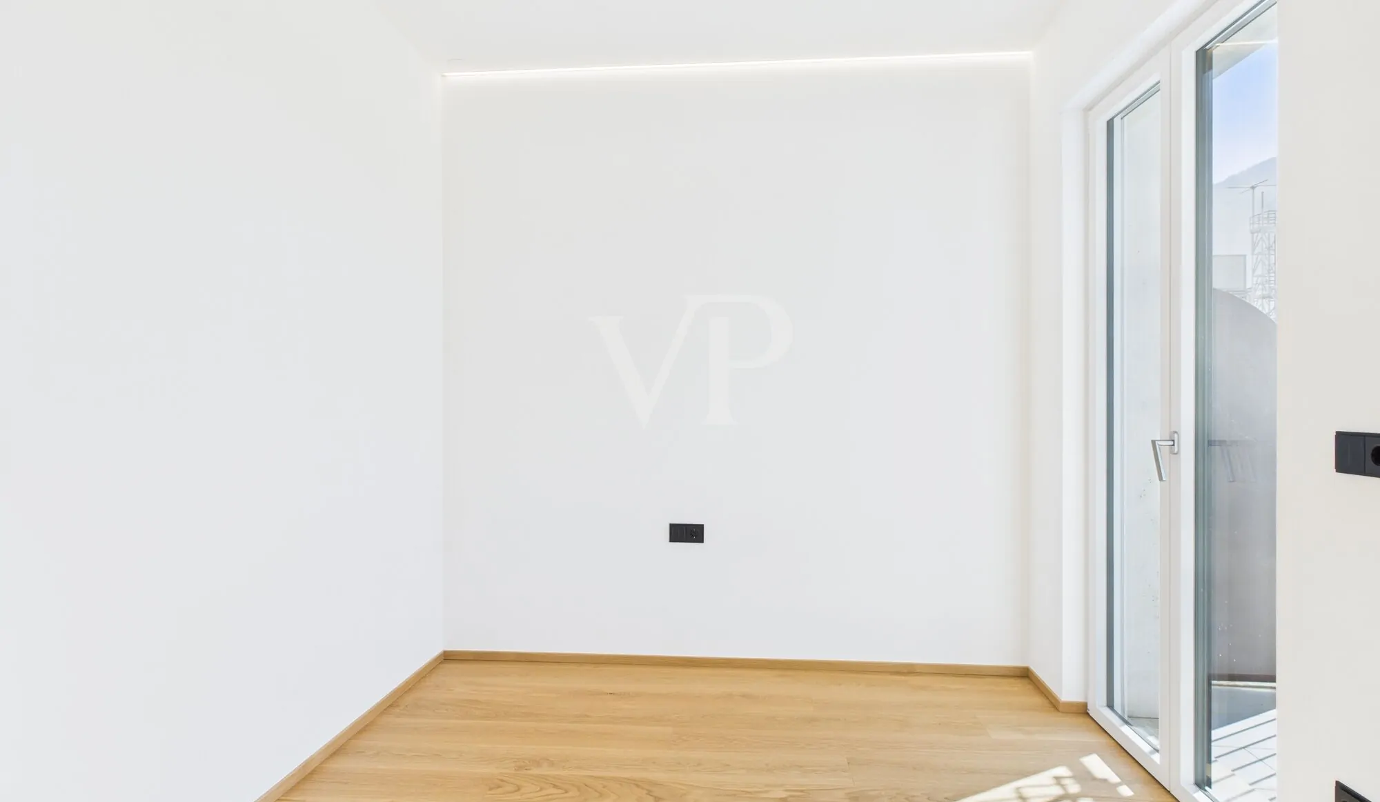 Splendido Trilocale Ristrutturato a Gries – Piano Attico con Tre Balconi