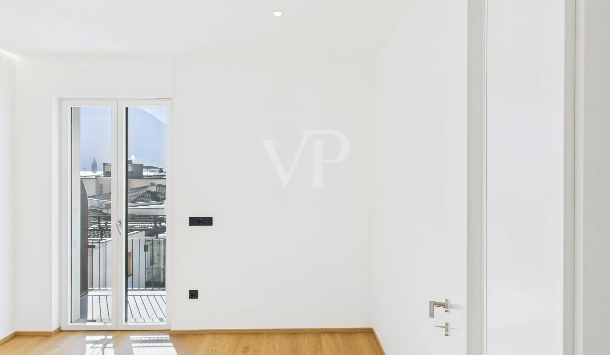 Splendido Trilocale Ristrutturato a Gries – Piano Attico con Tre Balconi