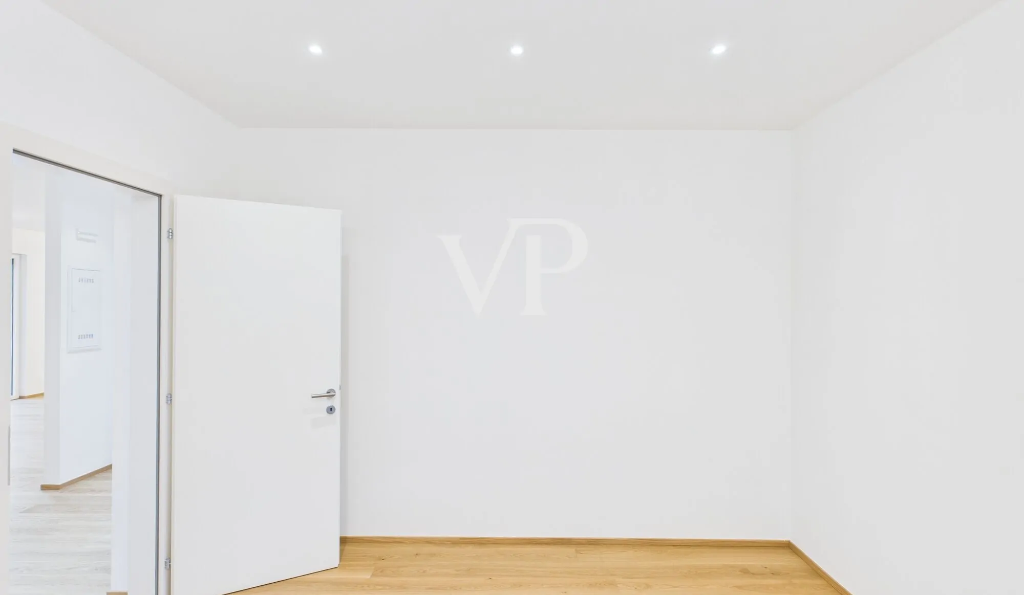 Splendido Trilocale Ristrutturato a Gries – Piano Attico con Tre Balconi