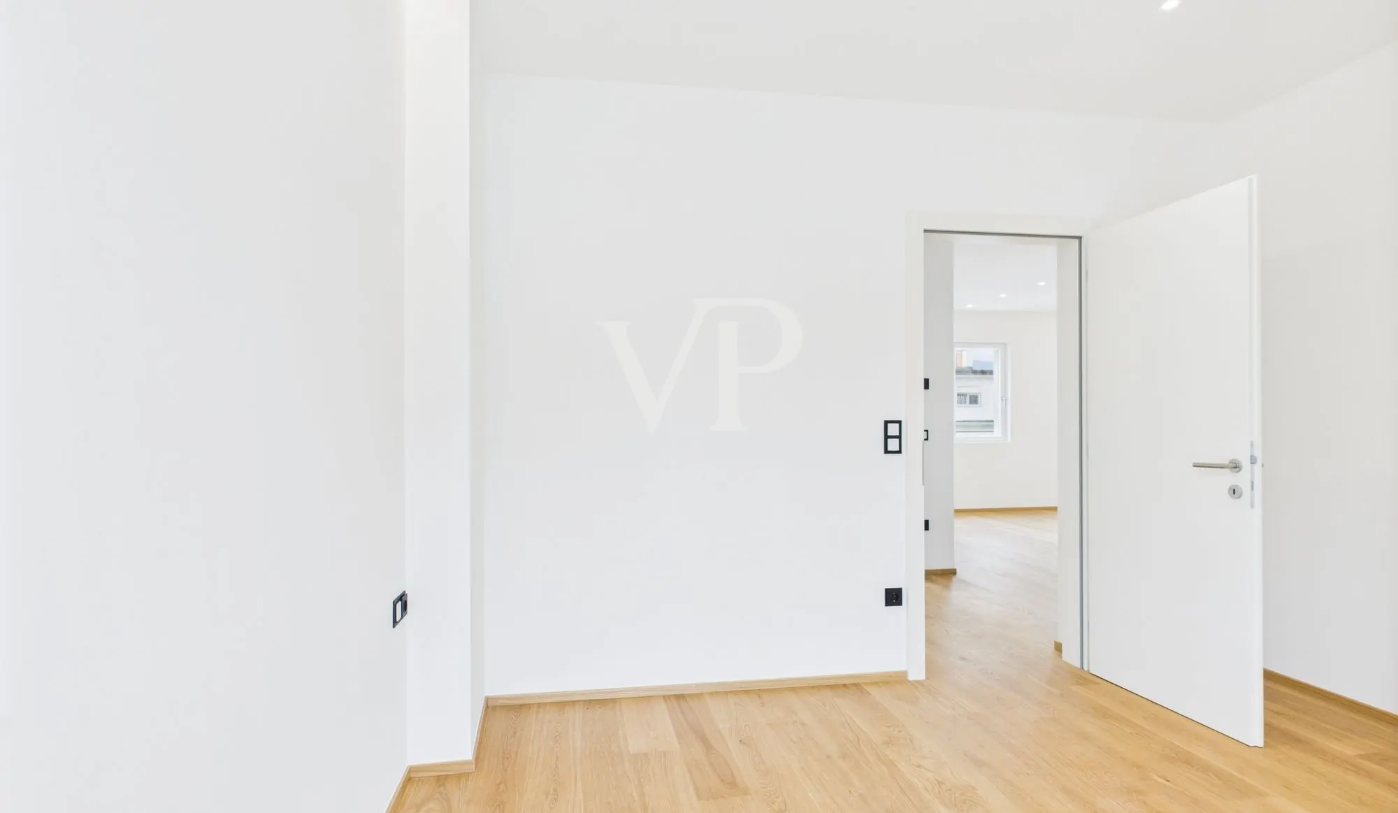 Splendido Trilocale Ristrutturato a Gries – Piano Attico con Tre Balconi