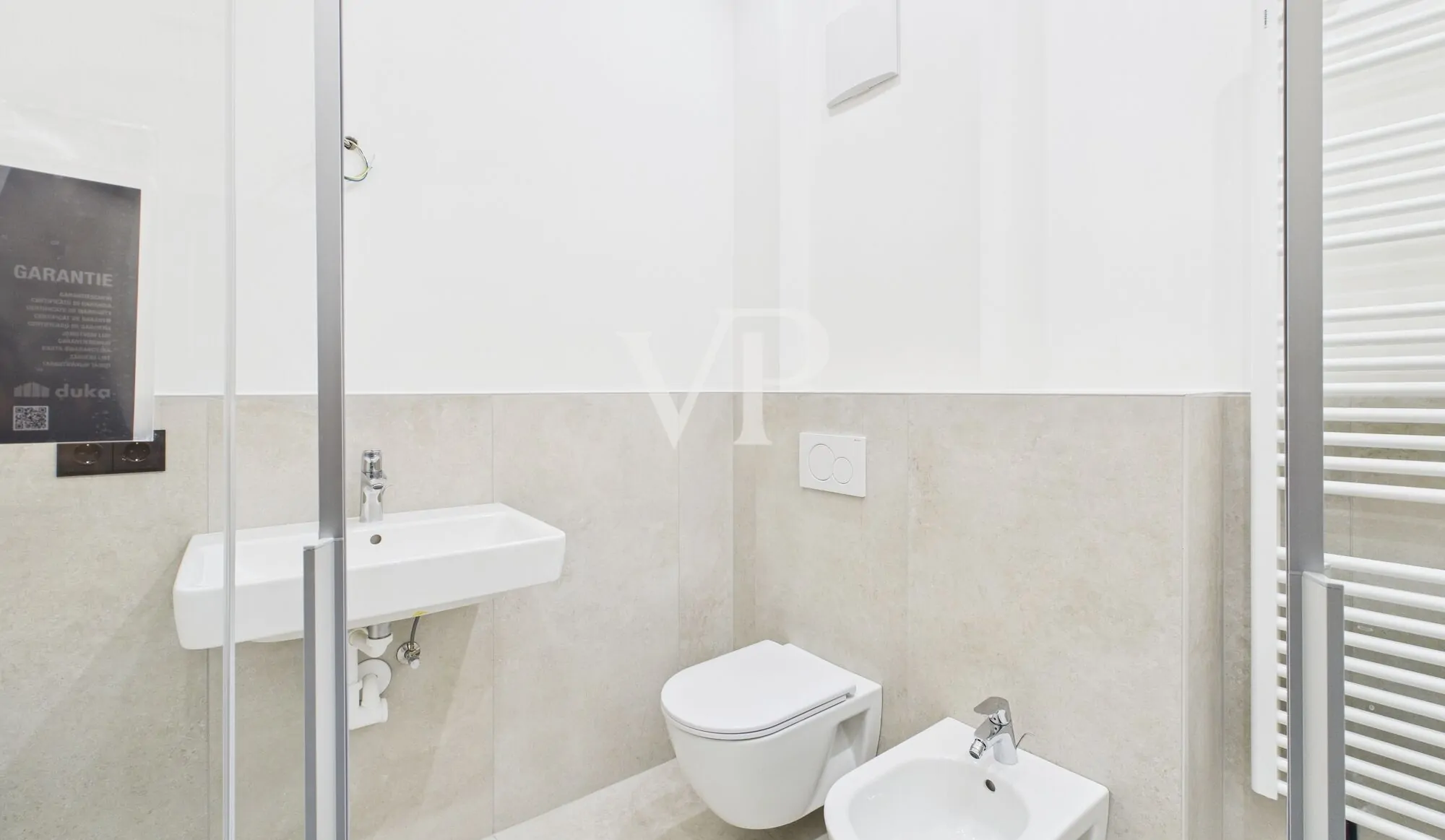 Splendido Trilocale Ristrutturato a Gries – Piano Attico con Tre Balconi