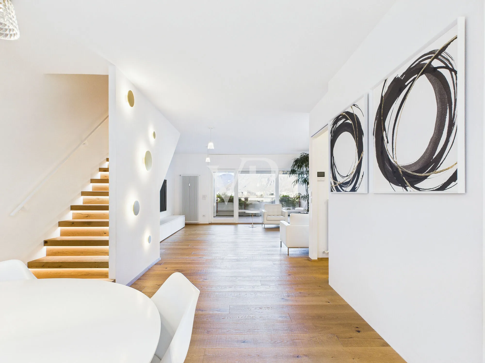 Elegante Fünf-Zimmer-Duplex-Wohnung mit Panoramaterrasse