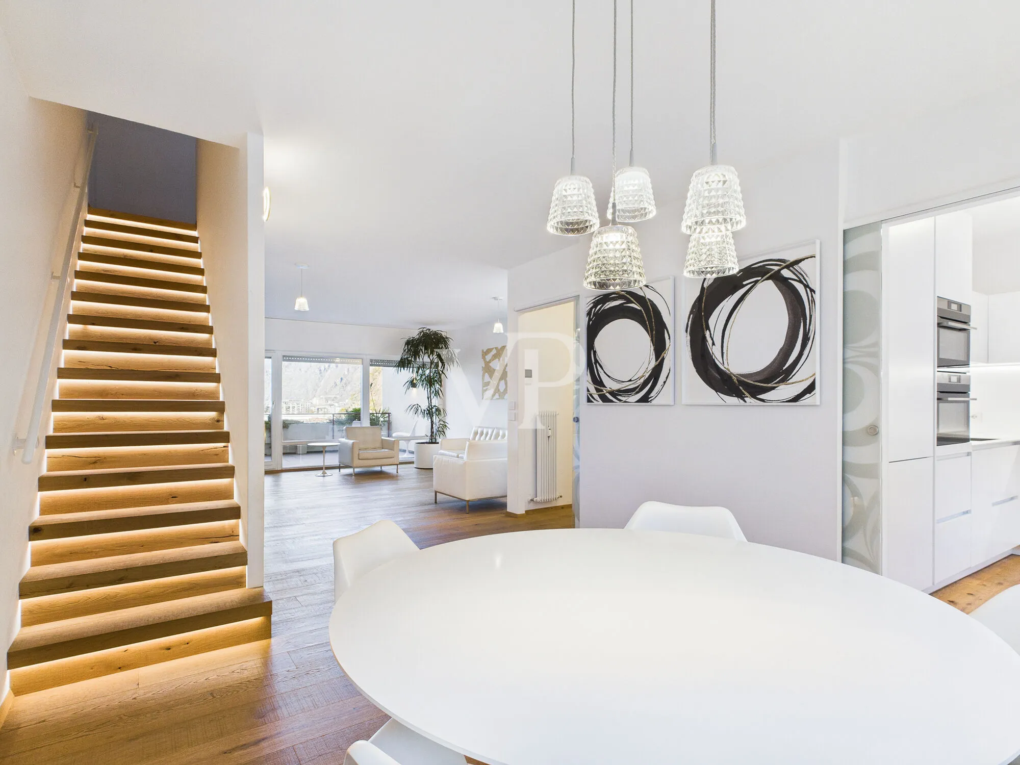 Elegante Fünf-Zimmer-Duplex-Wohnung mit Panoramaterrasse