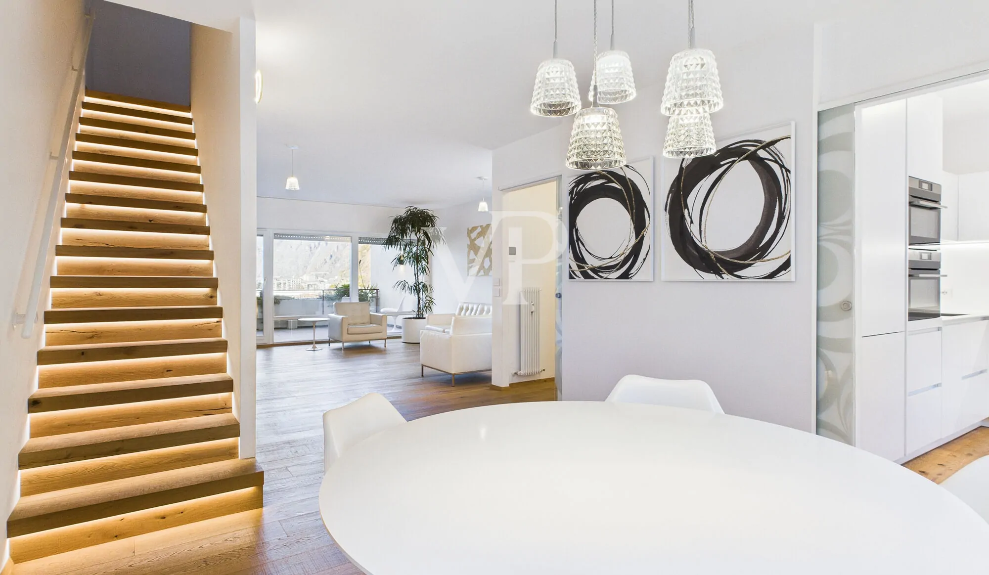 Elegante Fünf-Zimmer-Duplex-Wohnung mit Panoramaterrasse