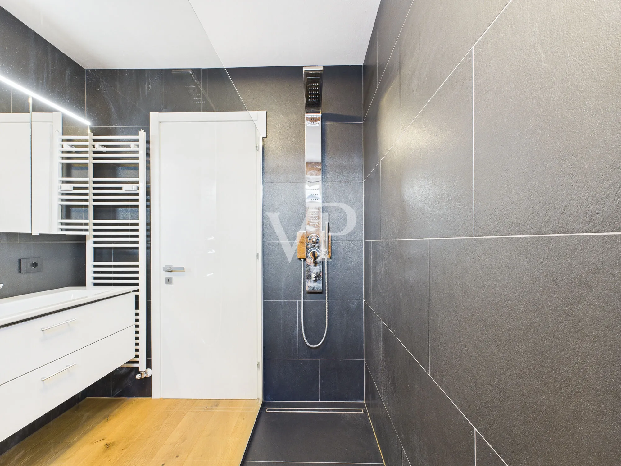 Elegante Fünf-Zimmer-Duplex-Wohnung mit Panoramaterrasse