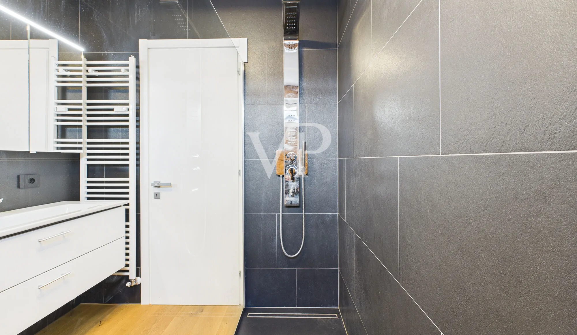 Elegante Fünf-Zimmer-Duplex-Wohnung mit Panoramaterrasse