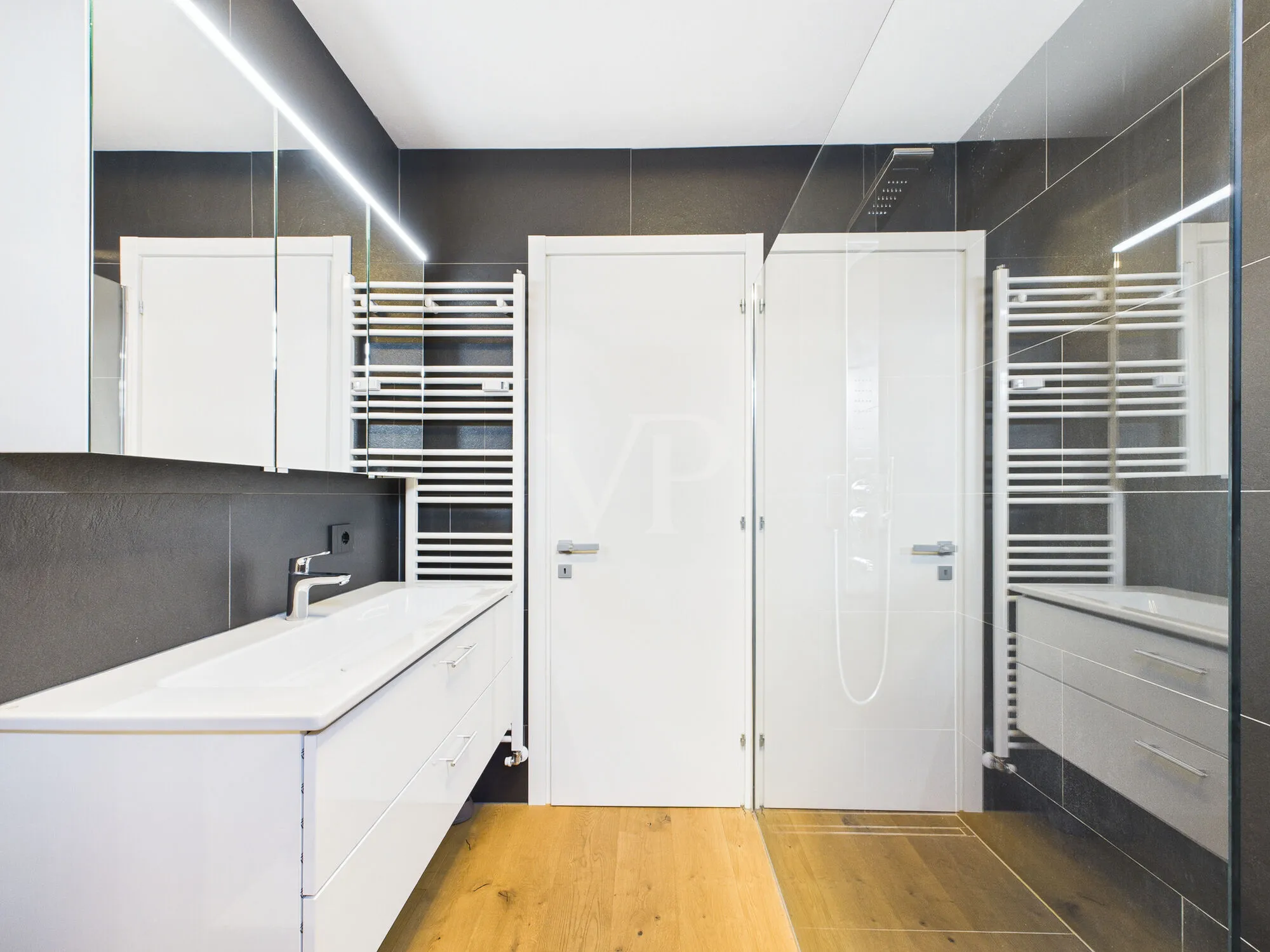 Elegante Fünf-Zimmer-Duplex-Wohnung mit Panoramaterrasse