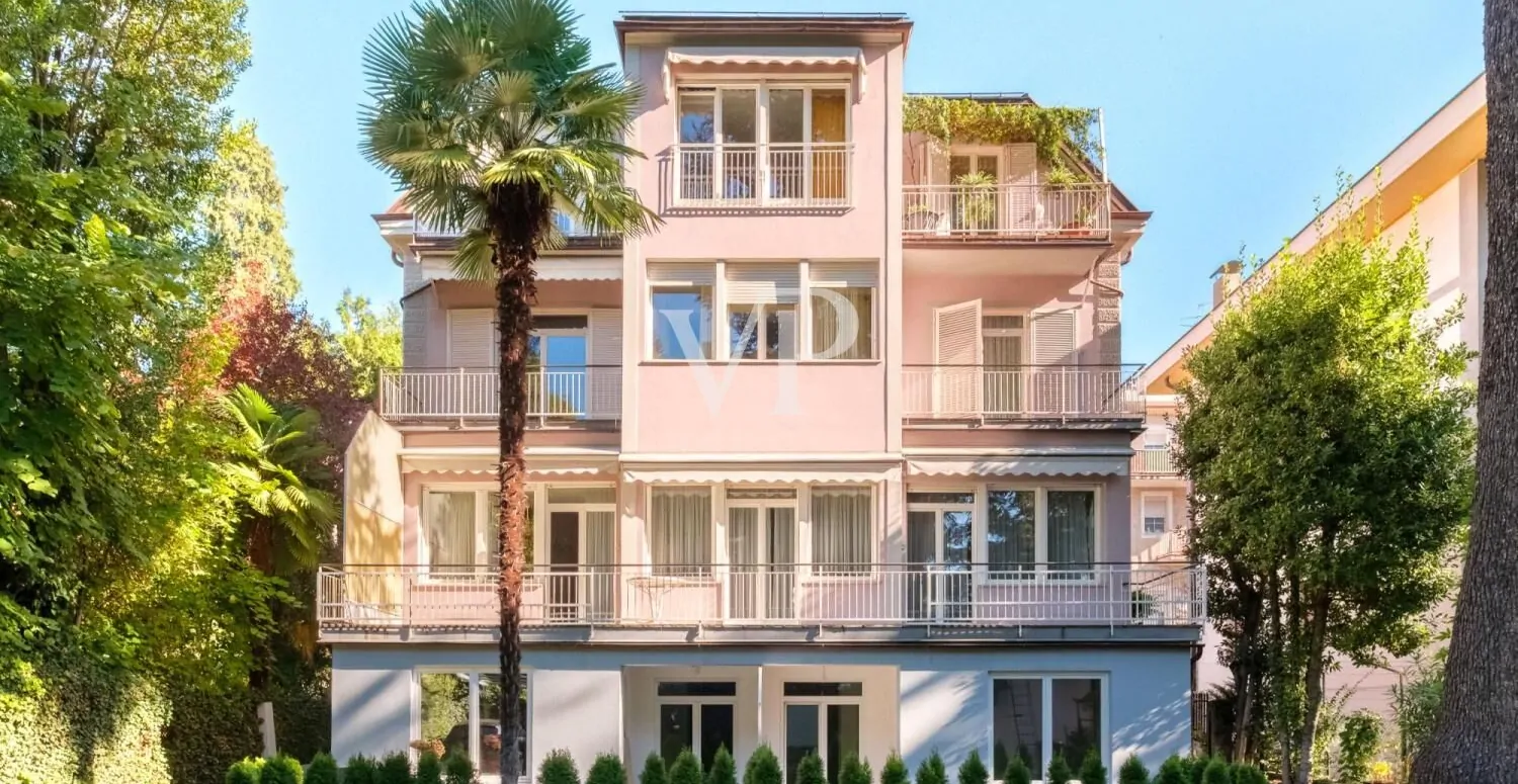 Elegante und großzügige Fünf-Zimmer-Wohnung mit Terrasse