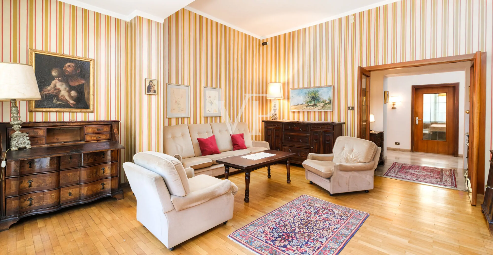 Elegante und großzügige Fünf-Zimmer-Wohnung mit Terrasse