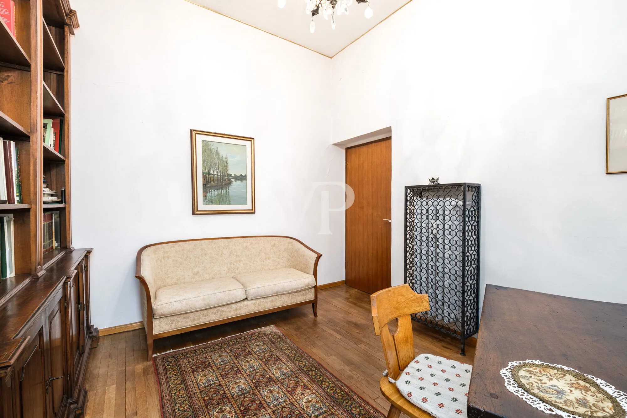 Elegante und großzügige Fünf-Zimmer-Wohnung mit Terrasse