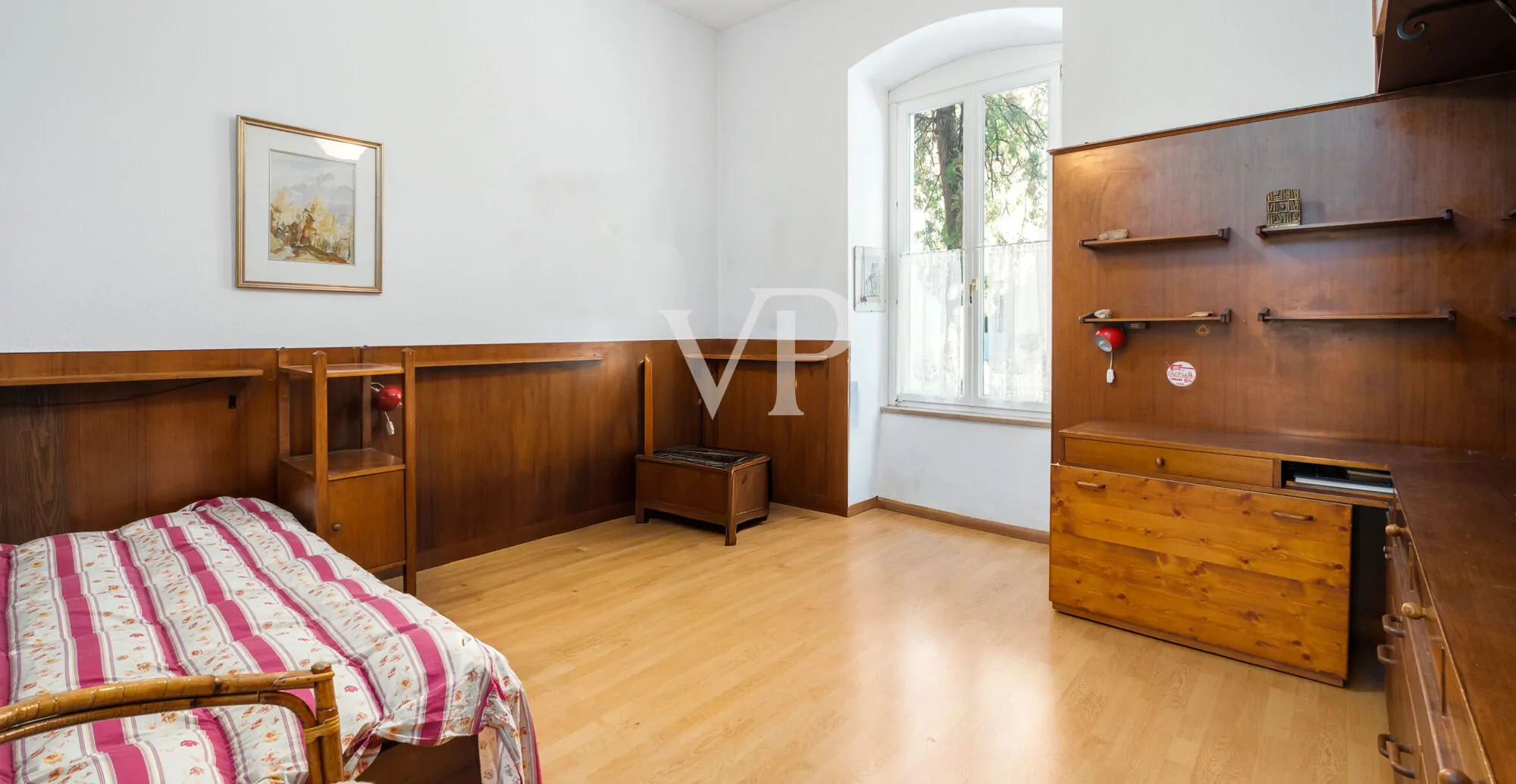 Elegante und großzügige Fünf-Zimmer-Wohnung mit Terrasse