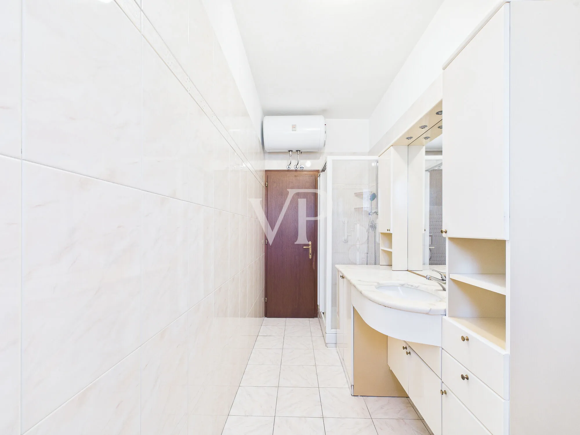 Bolzano: Luminoso y espacioso apartamento de tres habitaciones en via Palermo