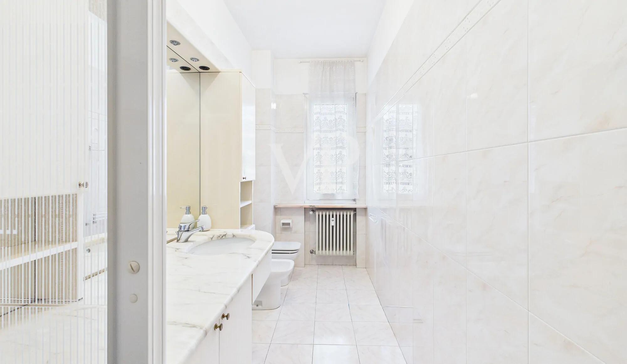 Bolzano: Luminoso ed ampio trilocale in via Palermo