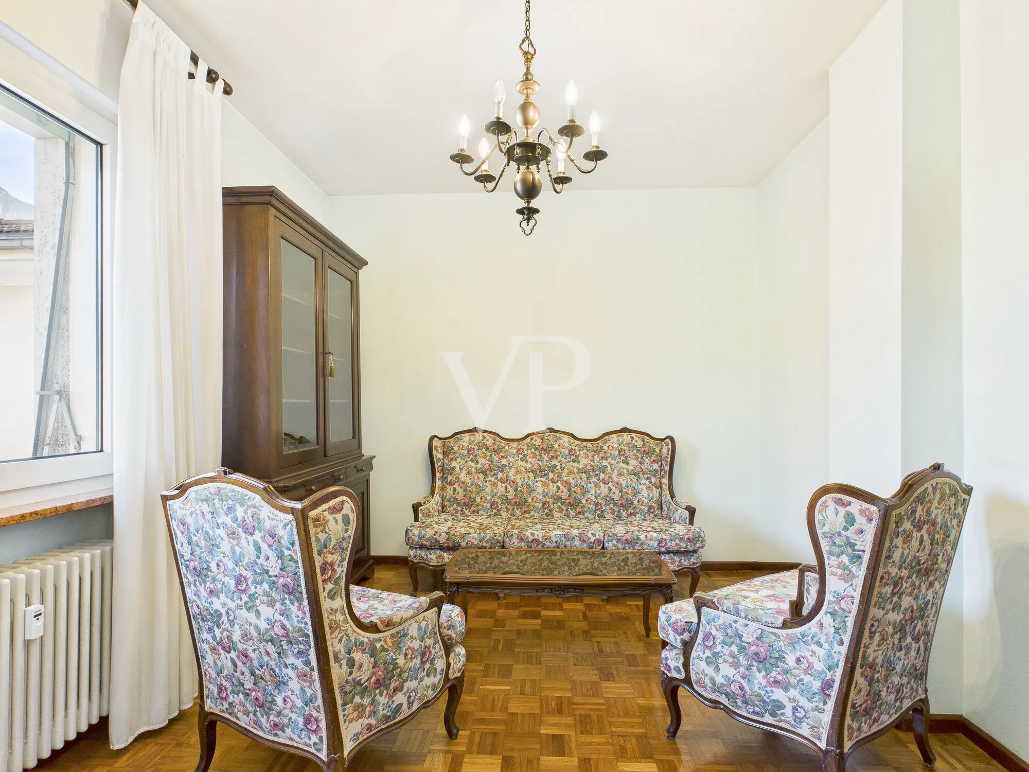 Bolzano: Luminoso y espacioso apartamento de tres habitaciones en via Palermo