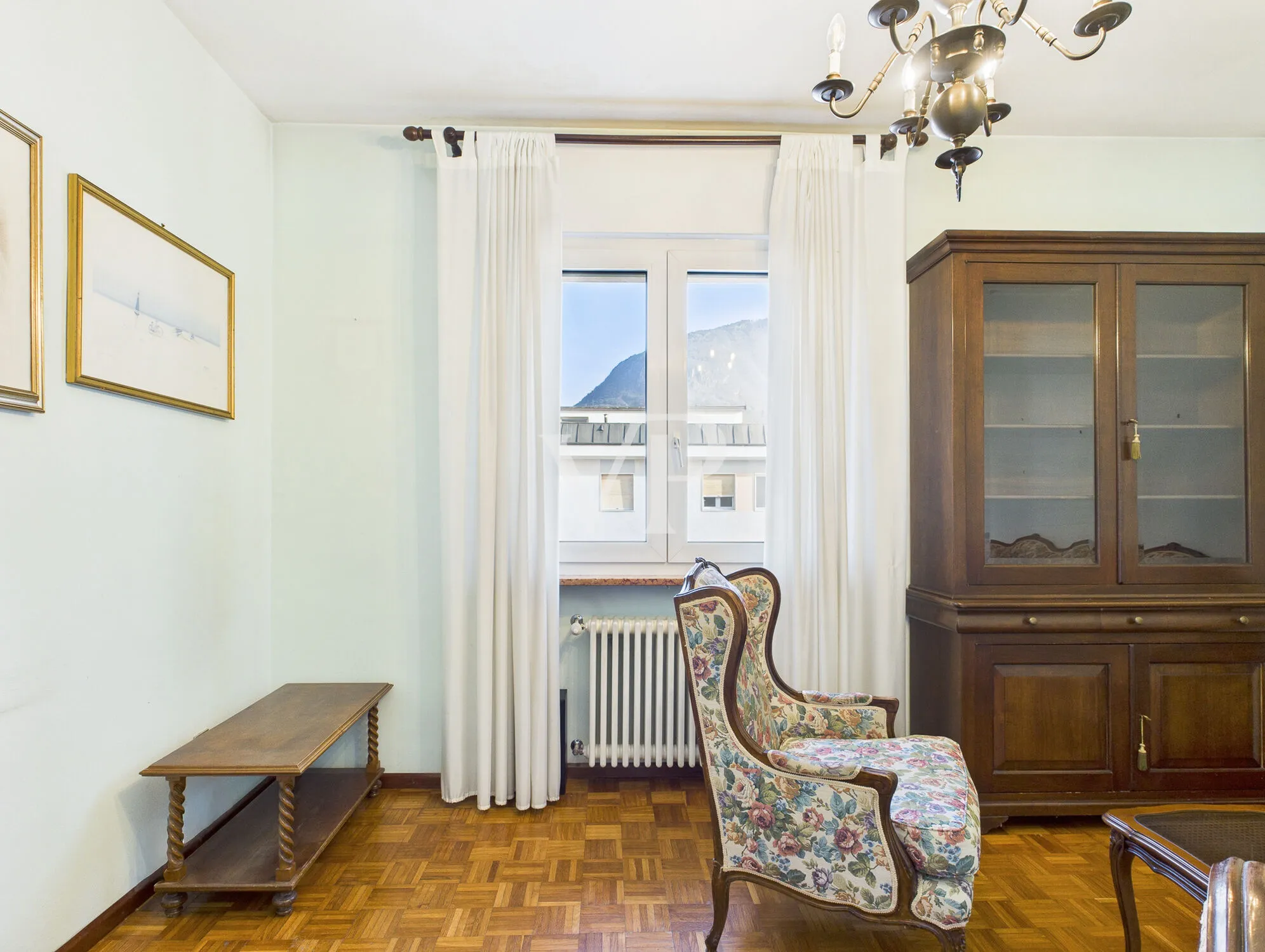 Bolzano: Luminoso y espacioso apartamento de tres habitaciones en via Palermo