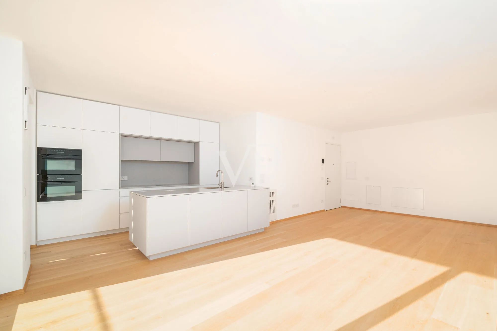 ZARA ELEVEN: Elegante Apartamento de Cuatro Habitaciones de Nueva Construcción con Terraza y Garaje