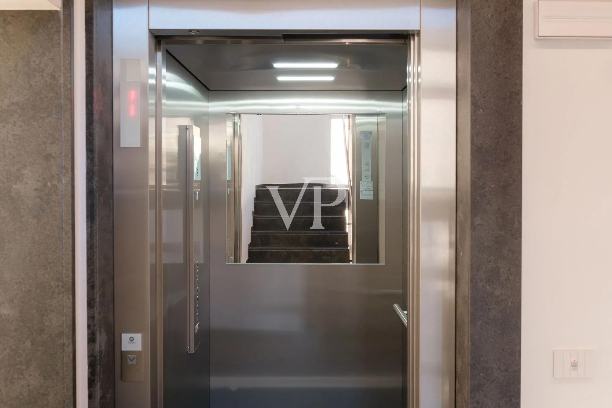 ZARA ELEVEN: Elegante Apartamento de Cuatro Habitaciones de Nueva Construcción con Terraza y Garaje