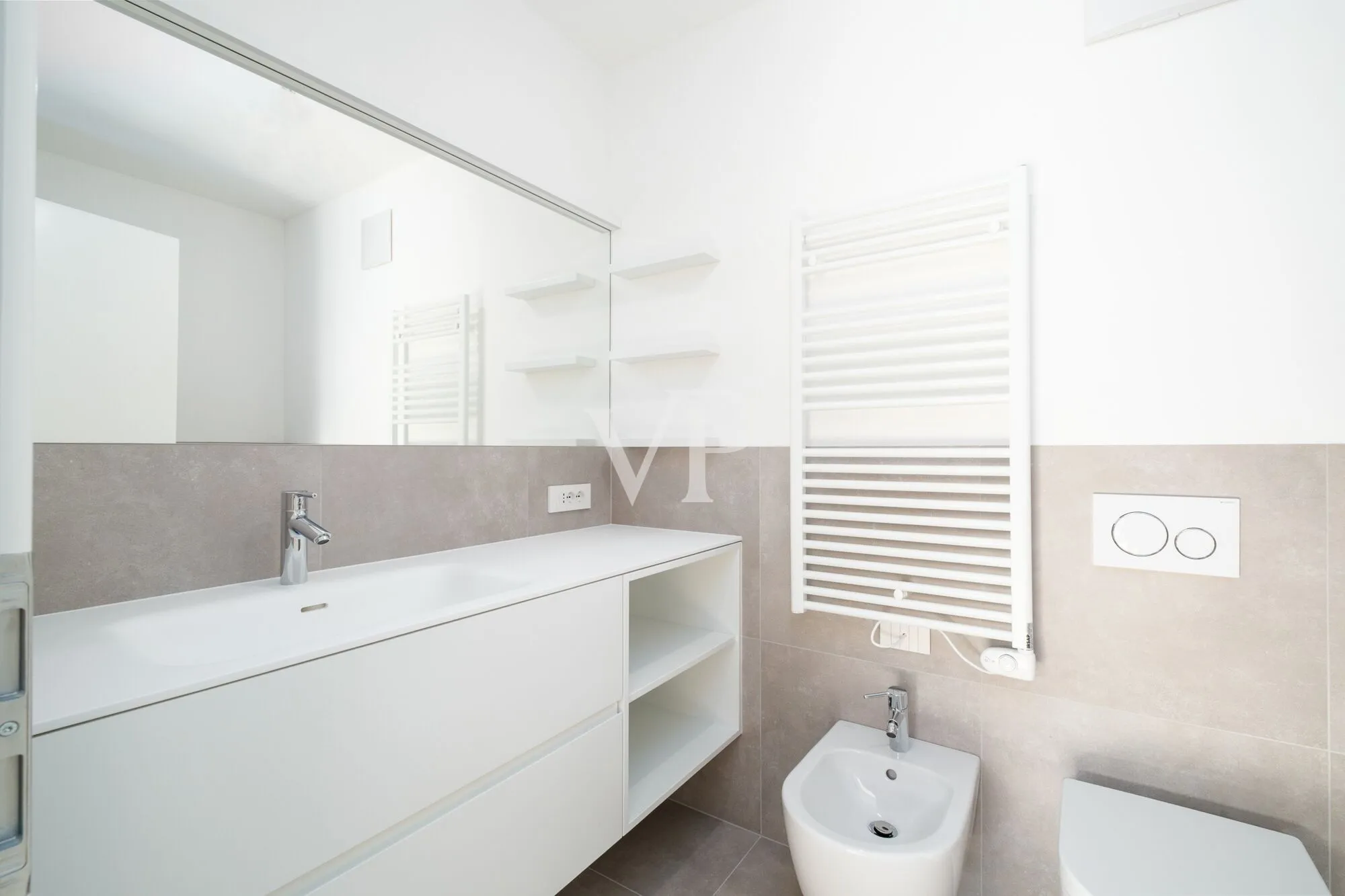 ZARA ELEVEN: Elegante Apartamento de Cuatro Habitaciones de Nueva Construcción con Terraza y Garaje