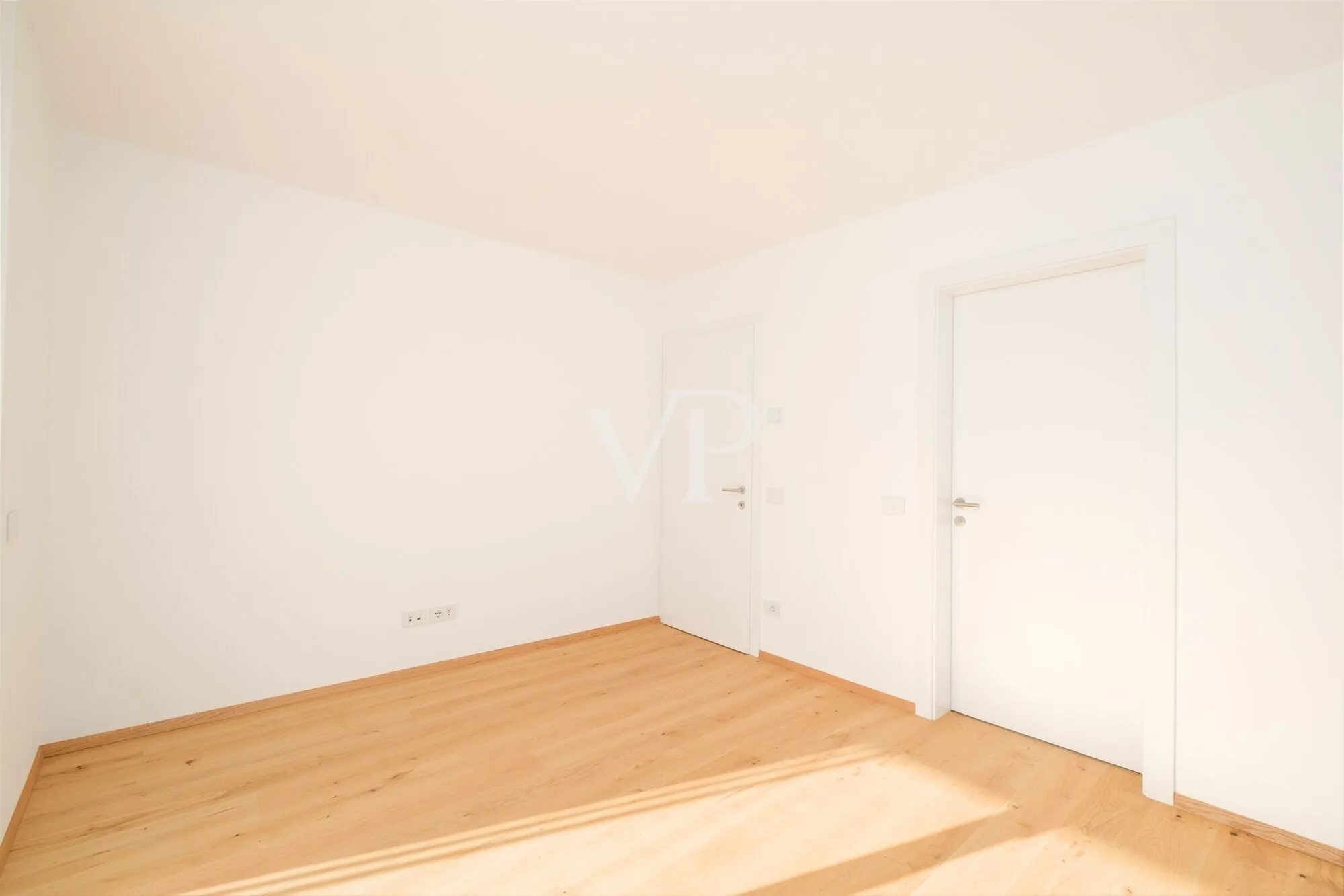 ZARA ELEVEN: Elegante Apartamento de Cuatro Habitaciones de Nueva Construcción con Terraza y Garaje