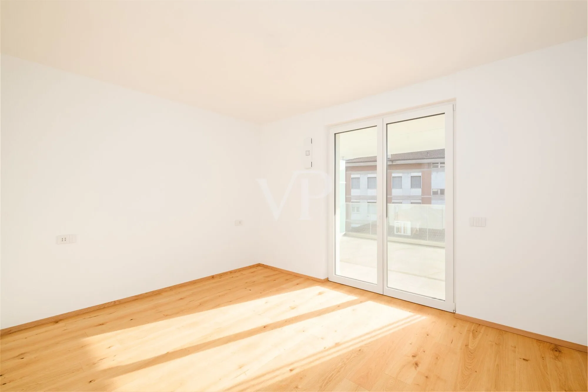 ZARA ELEVEN: Elegante Apartamento de Cuatro Habitaciones de Nueva Construcción con Terraza y Garaje