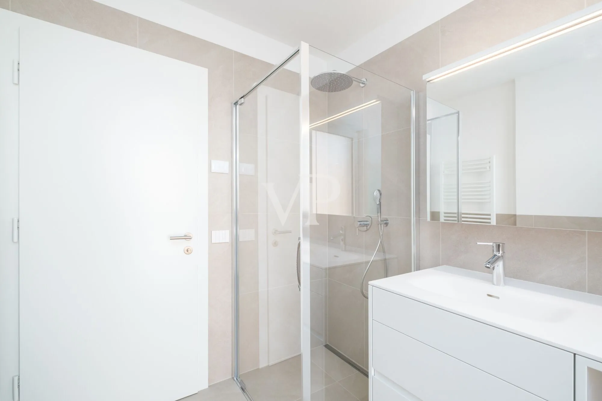 ZARA ELEVEN: Elegant Newly Built Four Bedroom Apartment with Terrace and Garage